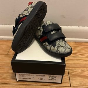 Gucci Toddler Sneakers (Blue). Slightly New